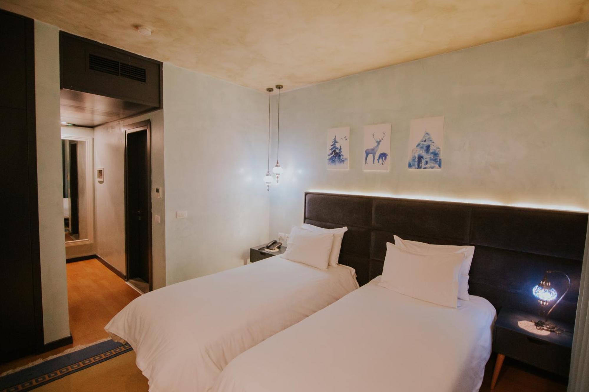 Dim'S Hotel & Restaurant Korce Bagian luar foto